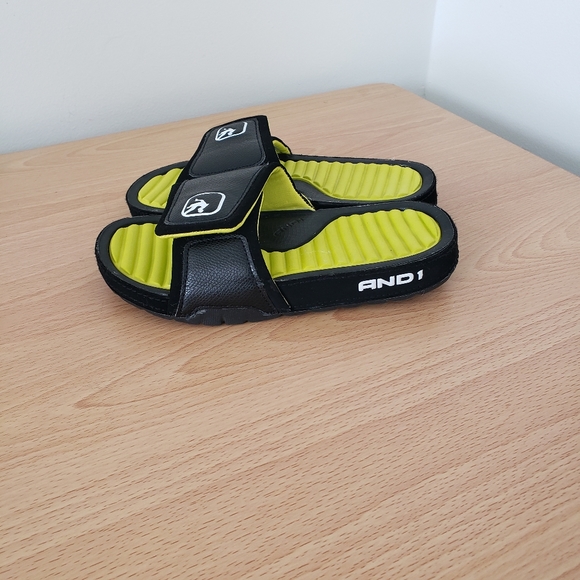 AND 1 SLIPPER kids size 1.5 - Picture 2 of 7